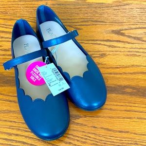 Navy blue girls Children’s Place scalloped edge ballet flats.